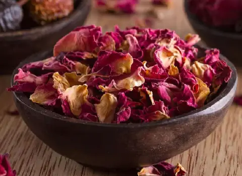 خرید و قیمت غنچه گل محمدی در چای + فروش عمده